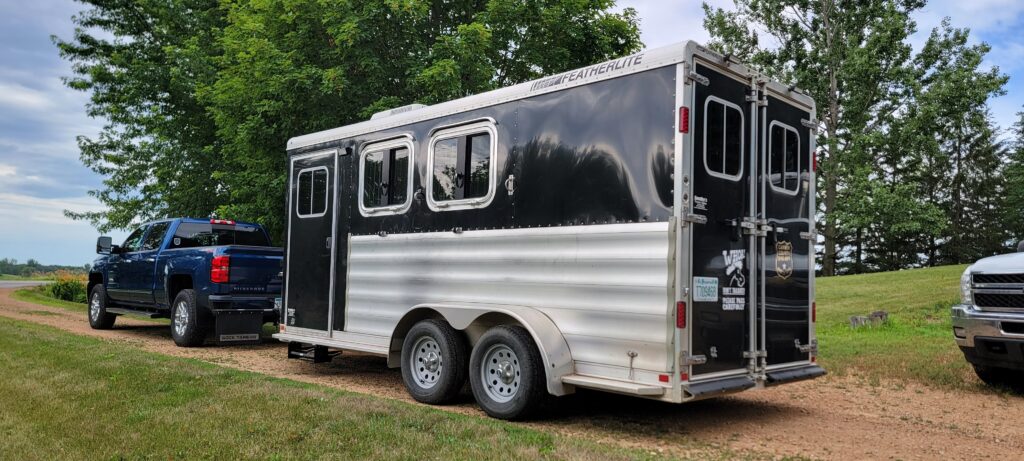 pickup truck and horse trailer